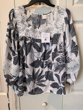 # Zac & Rachel XL Navy & White Floral Lace-Trim Peasant Top
